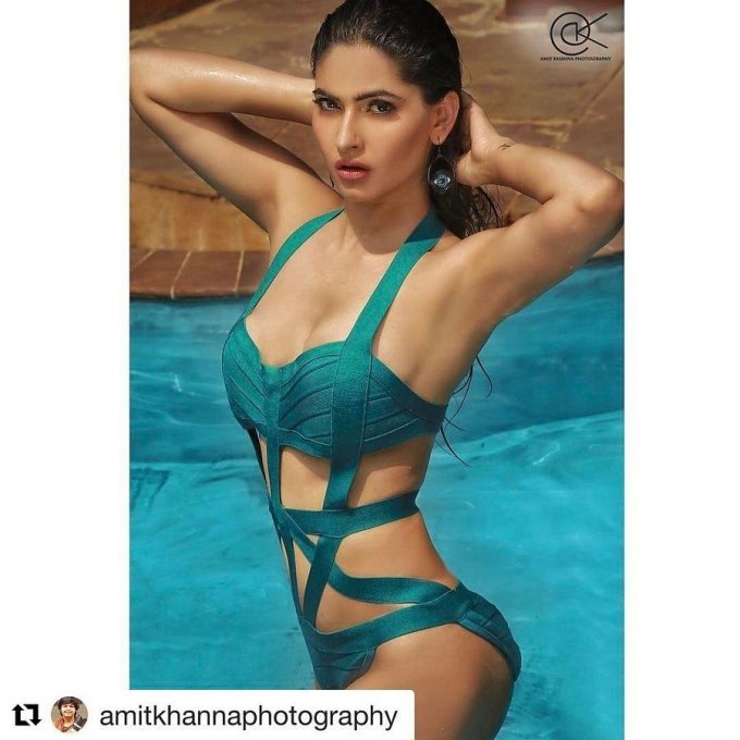 Karishma Sharma-hot51